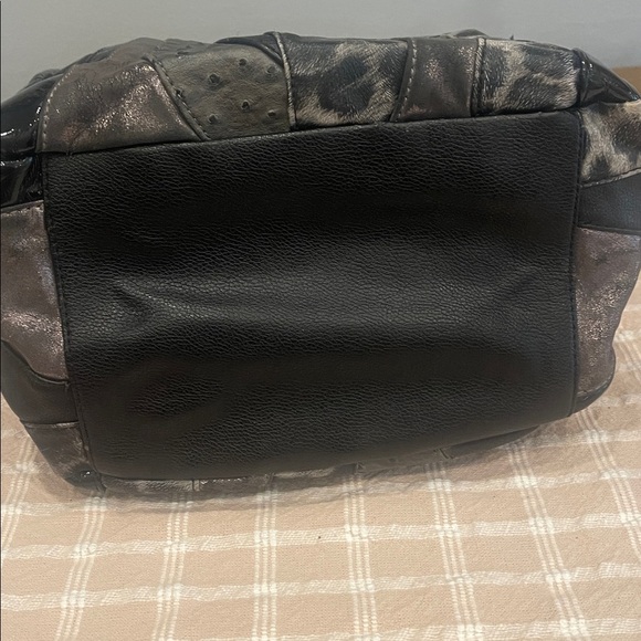 Carlos by Carlos Santana Red and Black Shoulder Bag - Picture 12 of 16